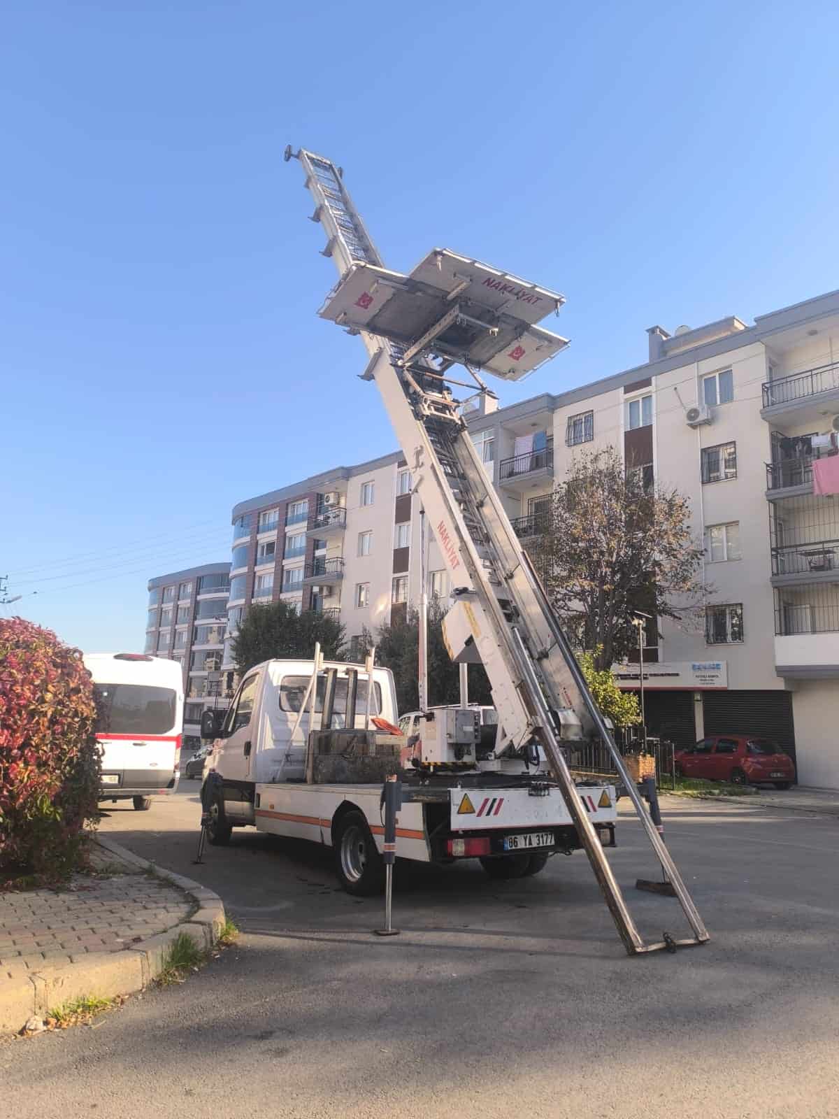 İzmir Gaziemir'de sanayi projesi için ağır yük taşıma asansörü