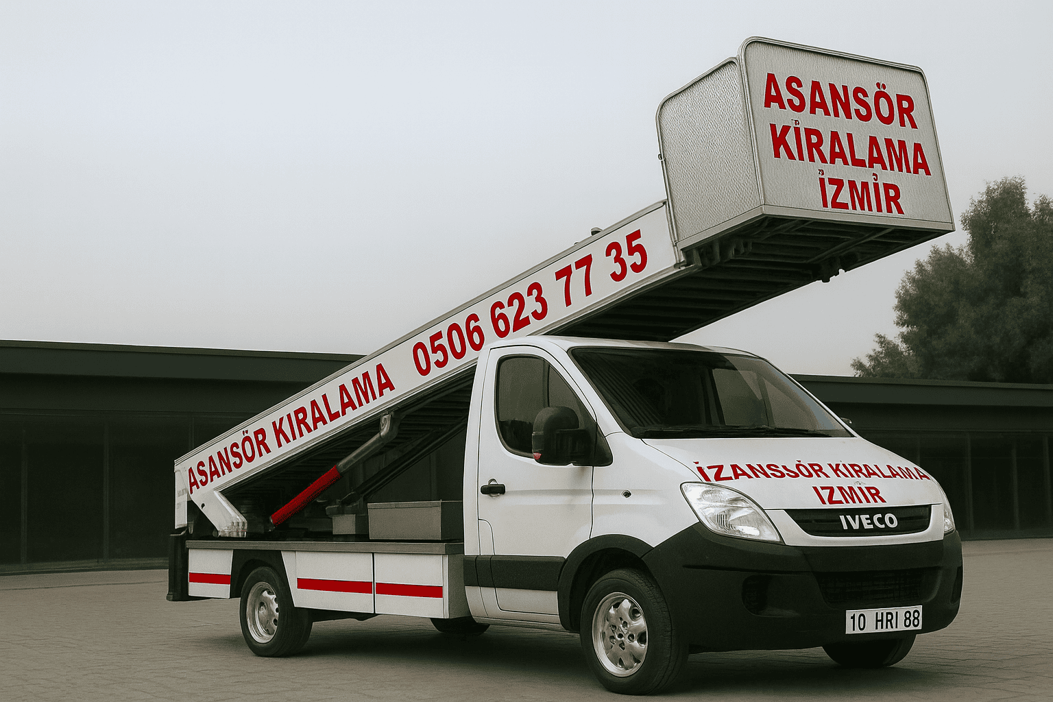 İzmir Bornova'da 12 katlı konut projesinde şantiye asansörü kurulumu